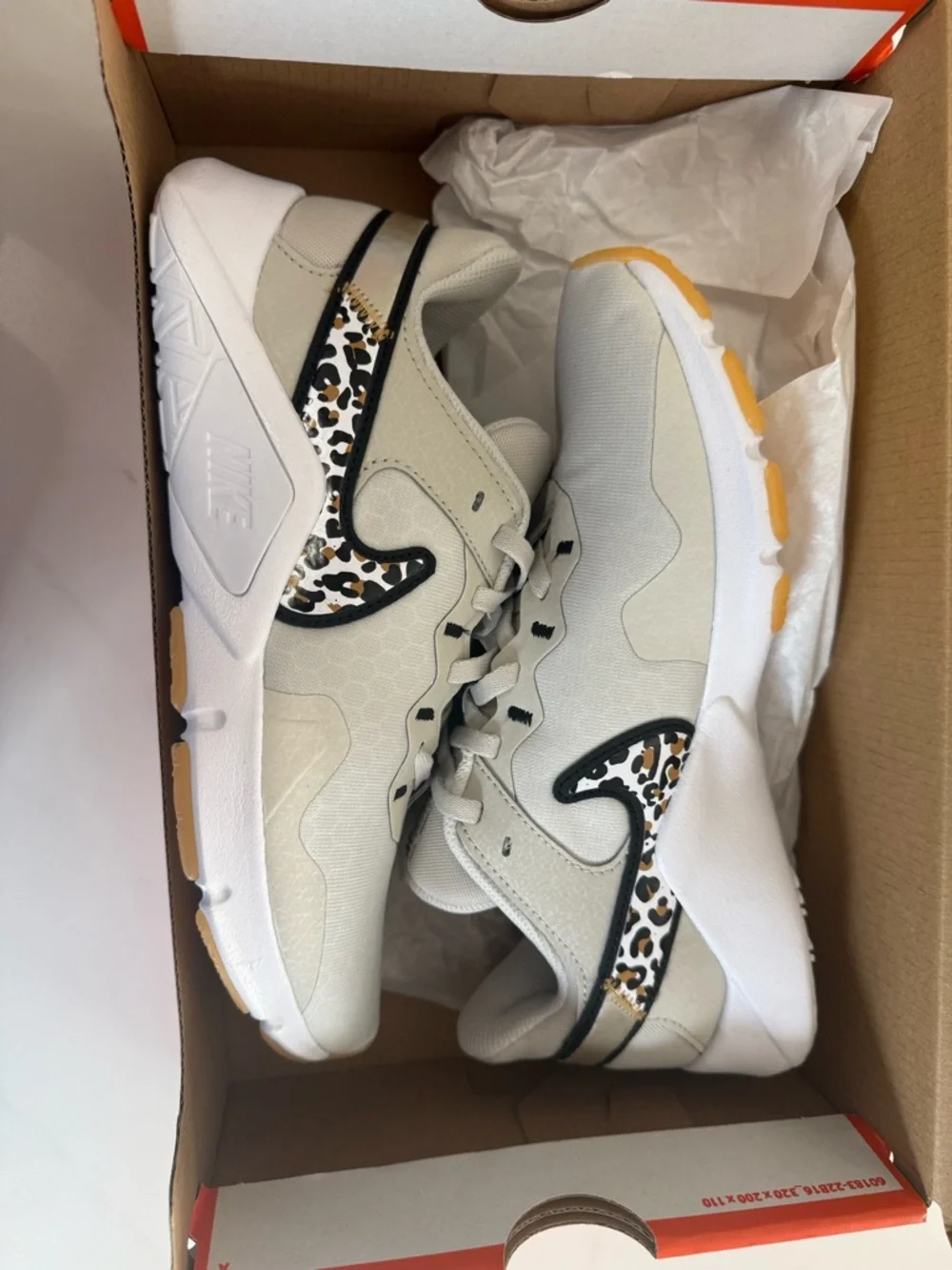 Nike Legend Essential 2 Prm Size 7 - Picture 3 of 6